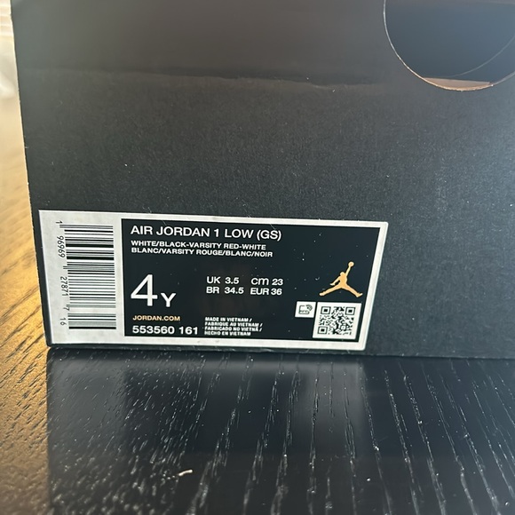 Air Jordan 1 low boys size 4 worn once - Picture 4 of 5